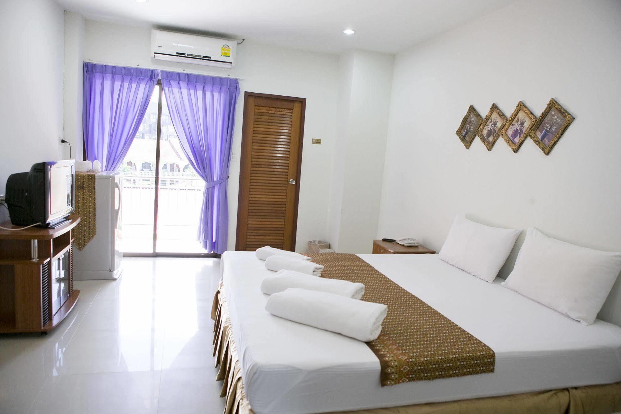 G&B Guesthouse Patong Exteriör bild