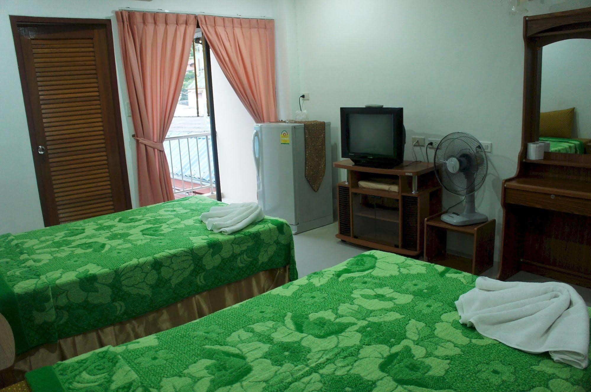 G&B Guesthouse Patong Exteriör bild