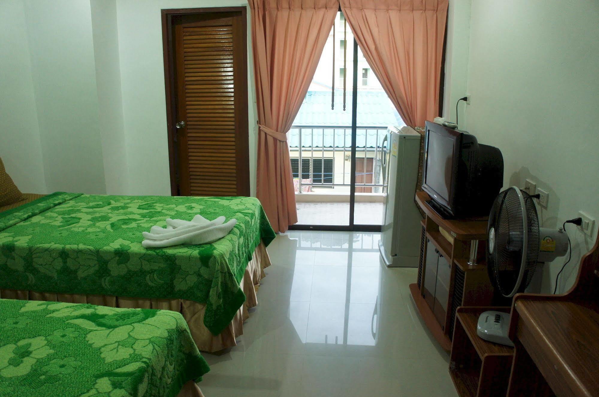 G&B Guesthouse Patong Exteriör bild