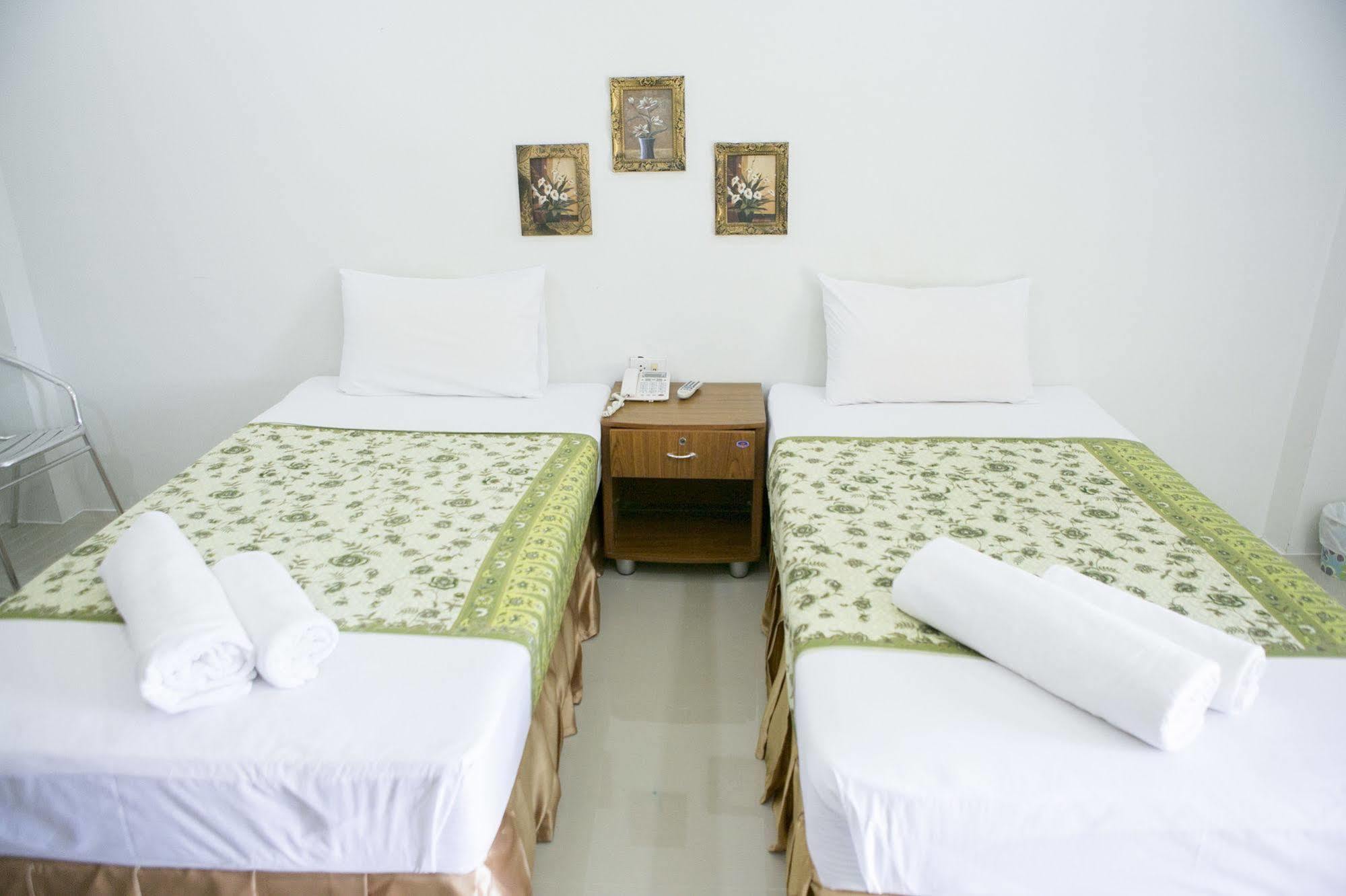 G&B Guesthouse Patong Exteriör bild